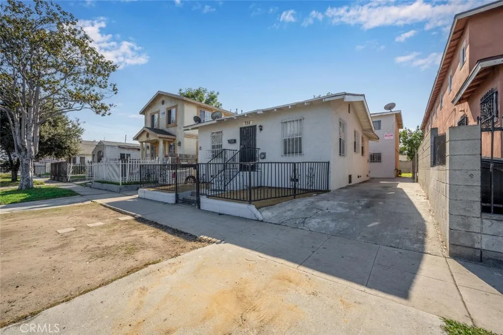 736 W Century, Los Angeles, California 90044 home-pic-14